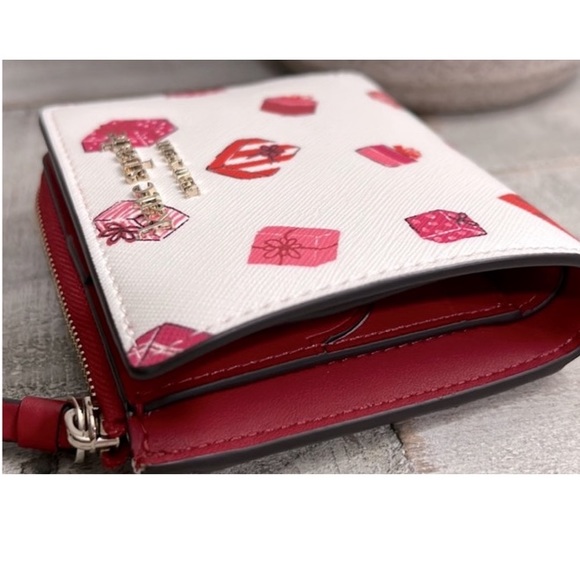 Kate Spade gift box, print Wallet. - Picture 3 of 7